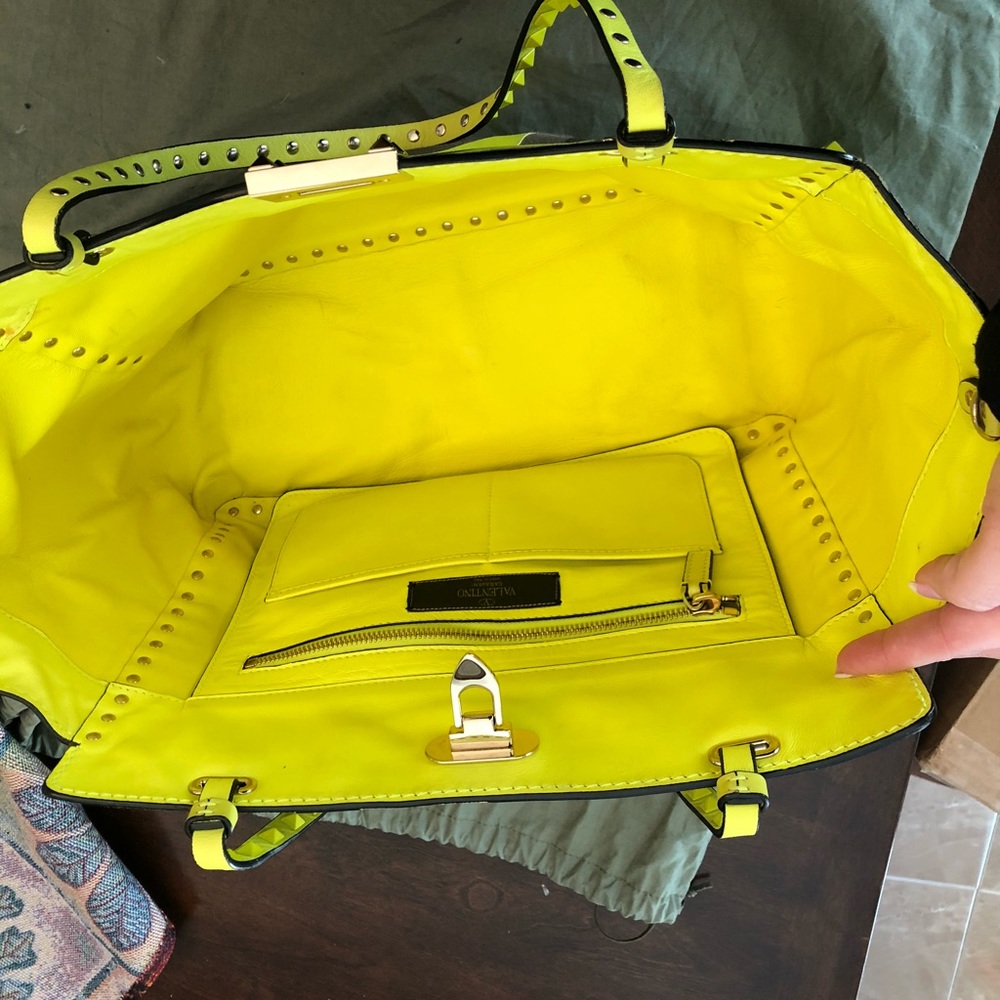 Valentino Rockstud Camo Tote ⭐️RARE - Picture 3 of 10
